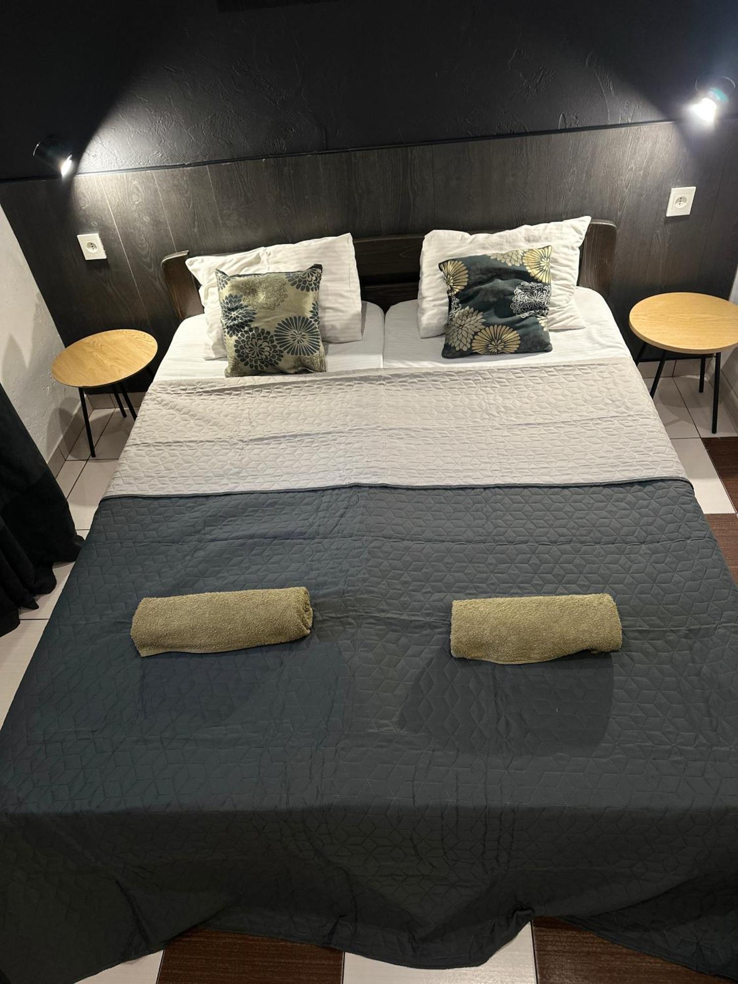 Le Reve City Hostel Odessa Exteriör bild